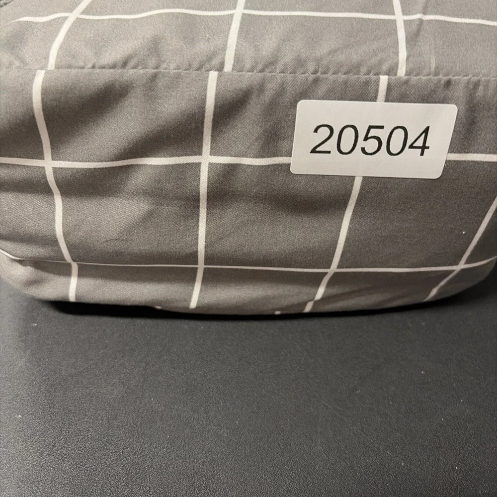 Room Essentials KING Microfiber Wrinkle Resistant Sheet Set Gray W/ Stripes 504